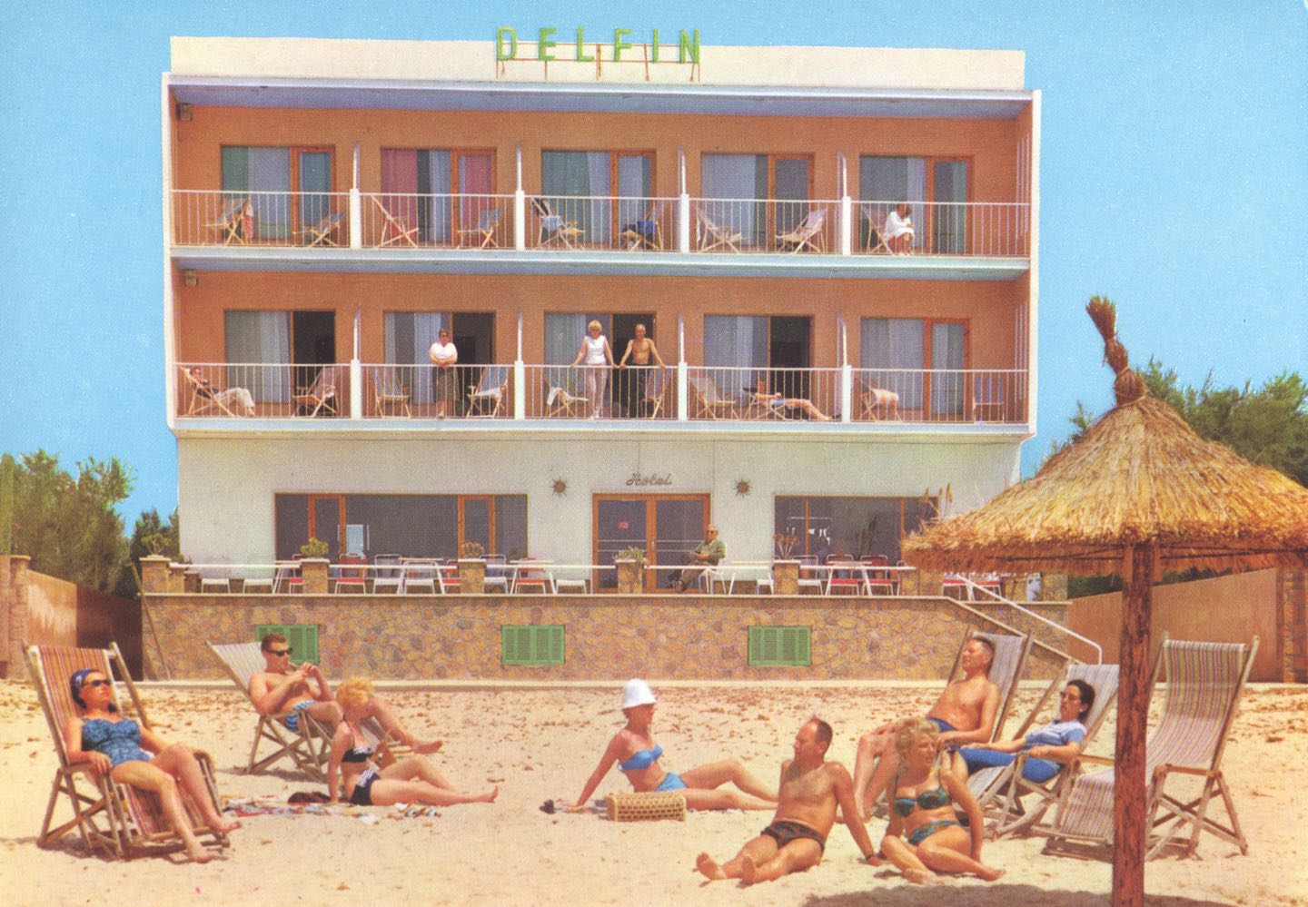 Marina Planas
Warlike Approaches to Tourism: All Inclusive